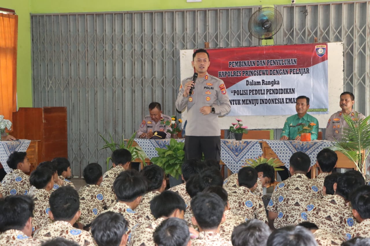 Menuju Indonesia Emas 2045, Kapolres Pringsewu Ajak Pelajar Kembangkan Diri Lewat Teknologi Positif