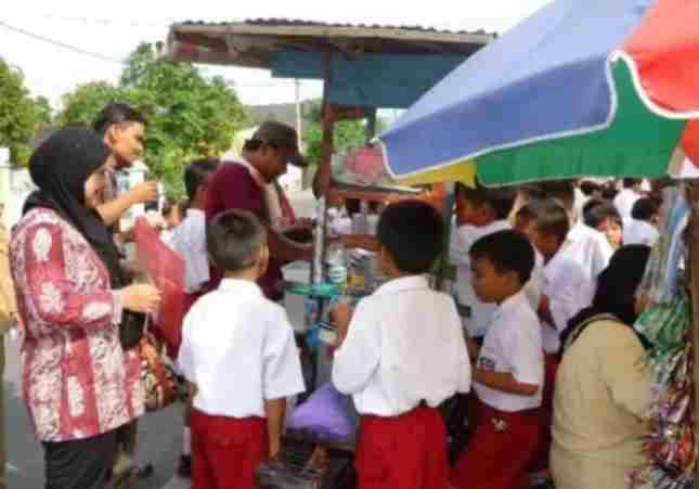 Jajanan Anak Di Sekolah Perlu Di Awasi. Khawatir Menggunakan Zat Ini