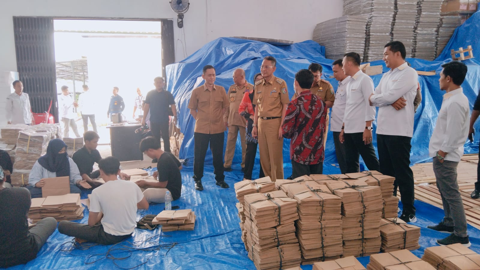 Pj. Bupati Pringsewu Cek Persiapan Pemilu di Gudang KPU 