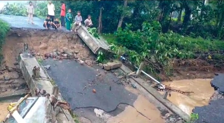 Akses Utama Jembatan Masih Putus Total, Masyarakat Akan Bangun Jembatan Sementara 