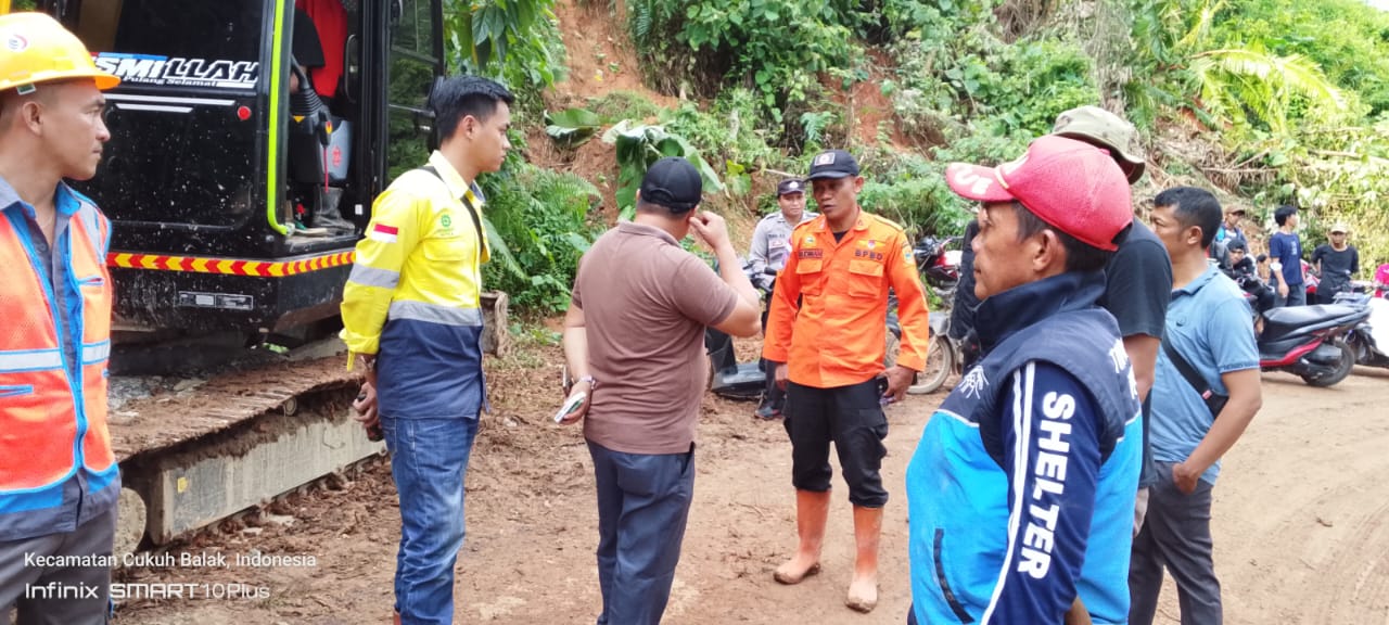 Sempat Tertutup Material Longsor, Kini Akses Pekon Doh dan Padang Ratu Bisa Dilalui