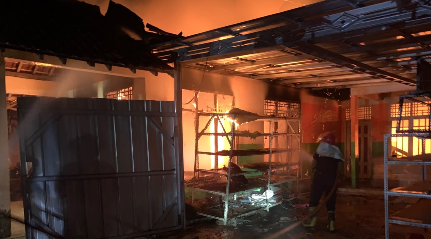 Setelah Toko Terbakar, Kini Gudang Diamond Berkah di Wonosobo Dilalap Api