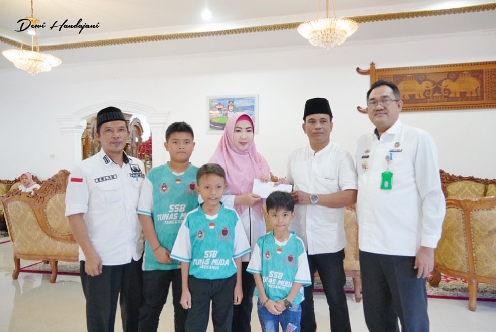 Bupati Dewi Handajani Berharap SSB Tunas Muda 1998 Cetak Atlet Sepakbola Berprestasi 