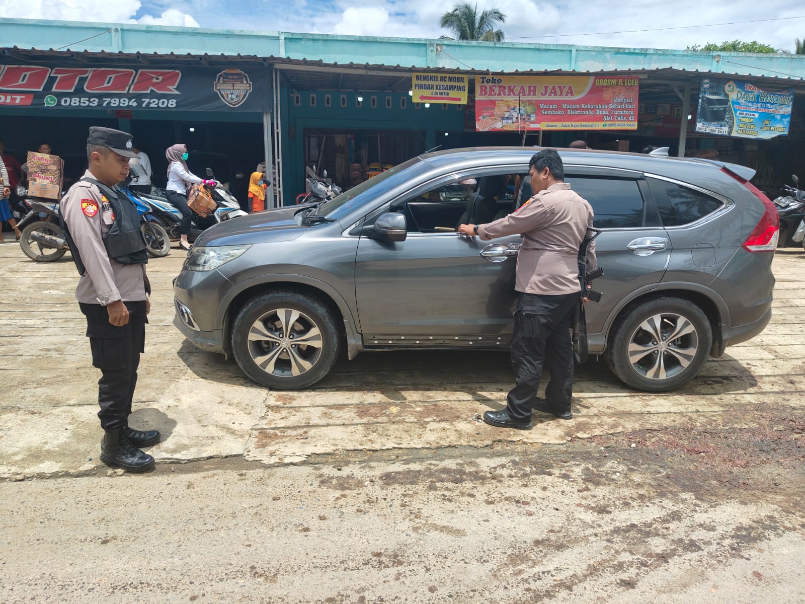 Ditinggal Beli Roti, Uang Rp 246 Juta Milik Warga Pringsewu Raib di Mobil CRV