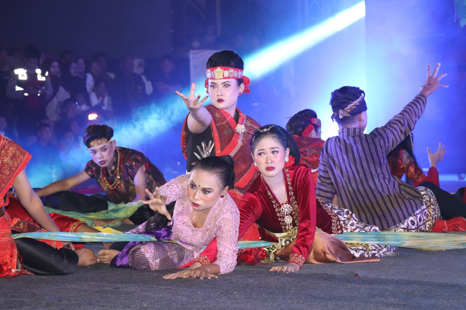 Tari Kreasi Akulturasi Budaya Gemparkan Malam Puncak Pringsewu Cultural Festival 2025