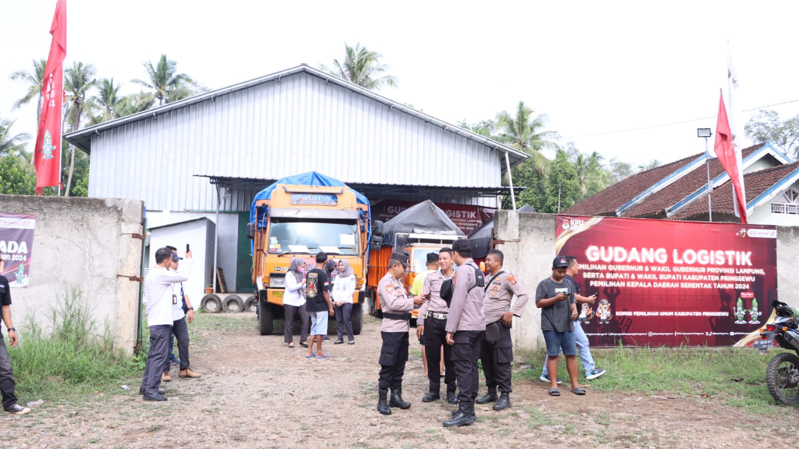 Polisi Kawal Ketat Distribusi Logistik Pilkada Pringsewu