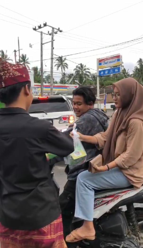 Muli Mekhanai Paksi Sekala Brak Bagikan Takjil