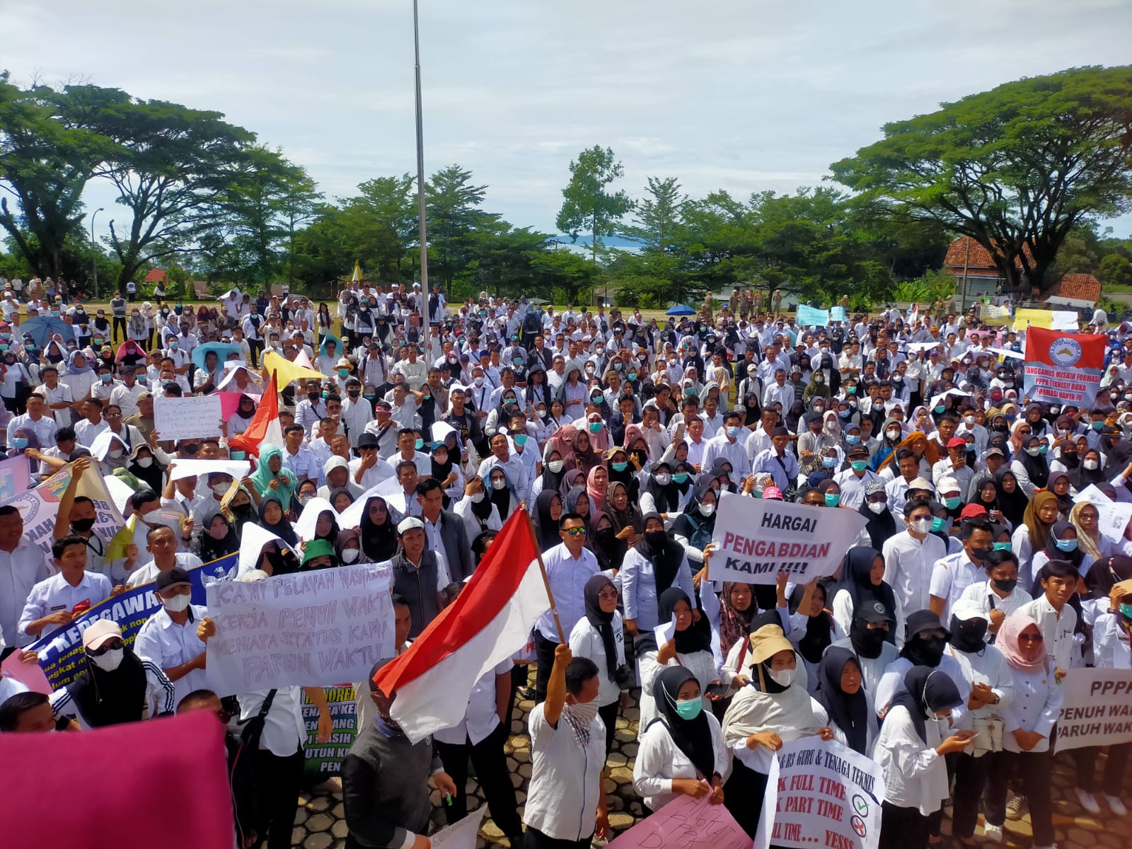 Aksi Damai, Ribuan Pegawai Honorer Pemkab Tanggamus Tuntut Pengangkatan PPPK Penuh Waktu 