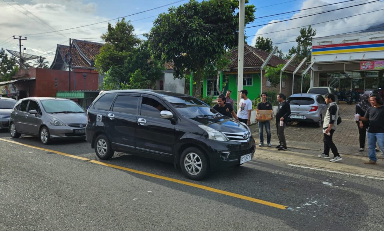 Satresnarkoba Polres Tanggamus Berbagi Takjil