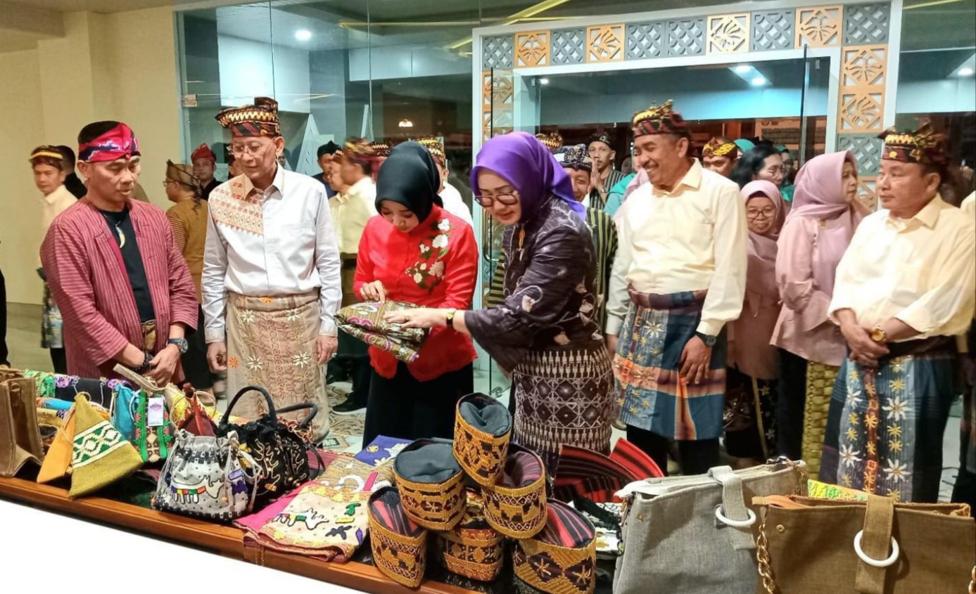 Hasil Kerajinan Kain Tapis Pringsewu Tampil  di Taman Budaya Kabupaten Gunungkidul