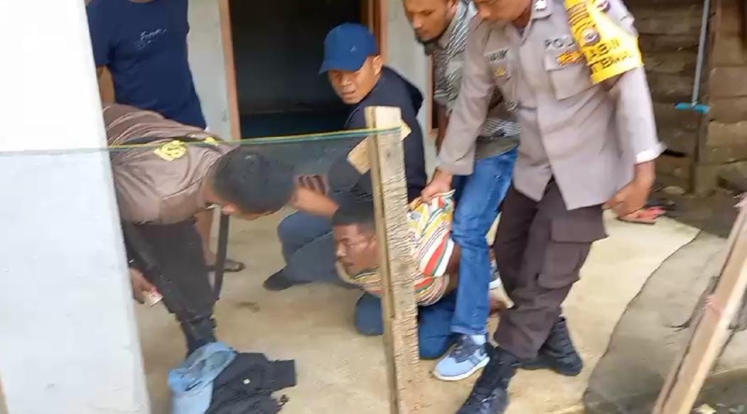 Edi Daryanto Pelaku Pembacokan Istri dan Anak Tiri Ditangkap di Kabupaten Muko Muko, Bengkulu 