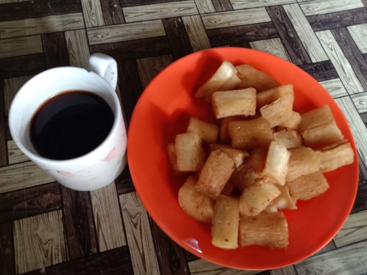 Nikmatnya Minum Kopi dengan Singkong Goreng