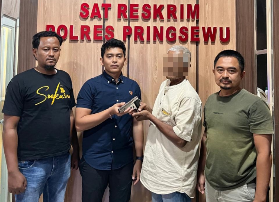 Jelang HUT Ke 80 RI, Polres Pringsewu Terima Penyerahan Senpi Jenis FN dari Masyarakat