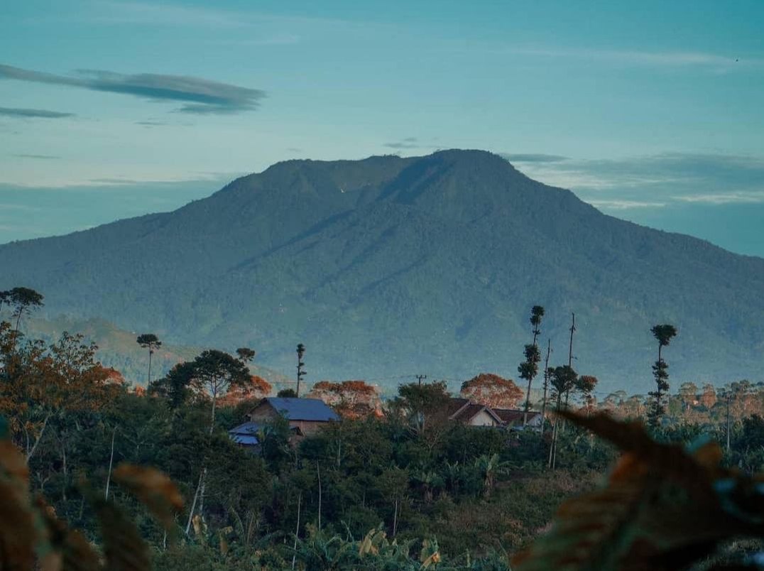 Cerita Misteri Gunung Pesagi di Lampung Barat, Ada Kerajaan Lelembut Bangsa Jin?
