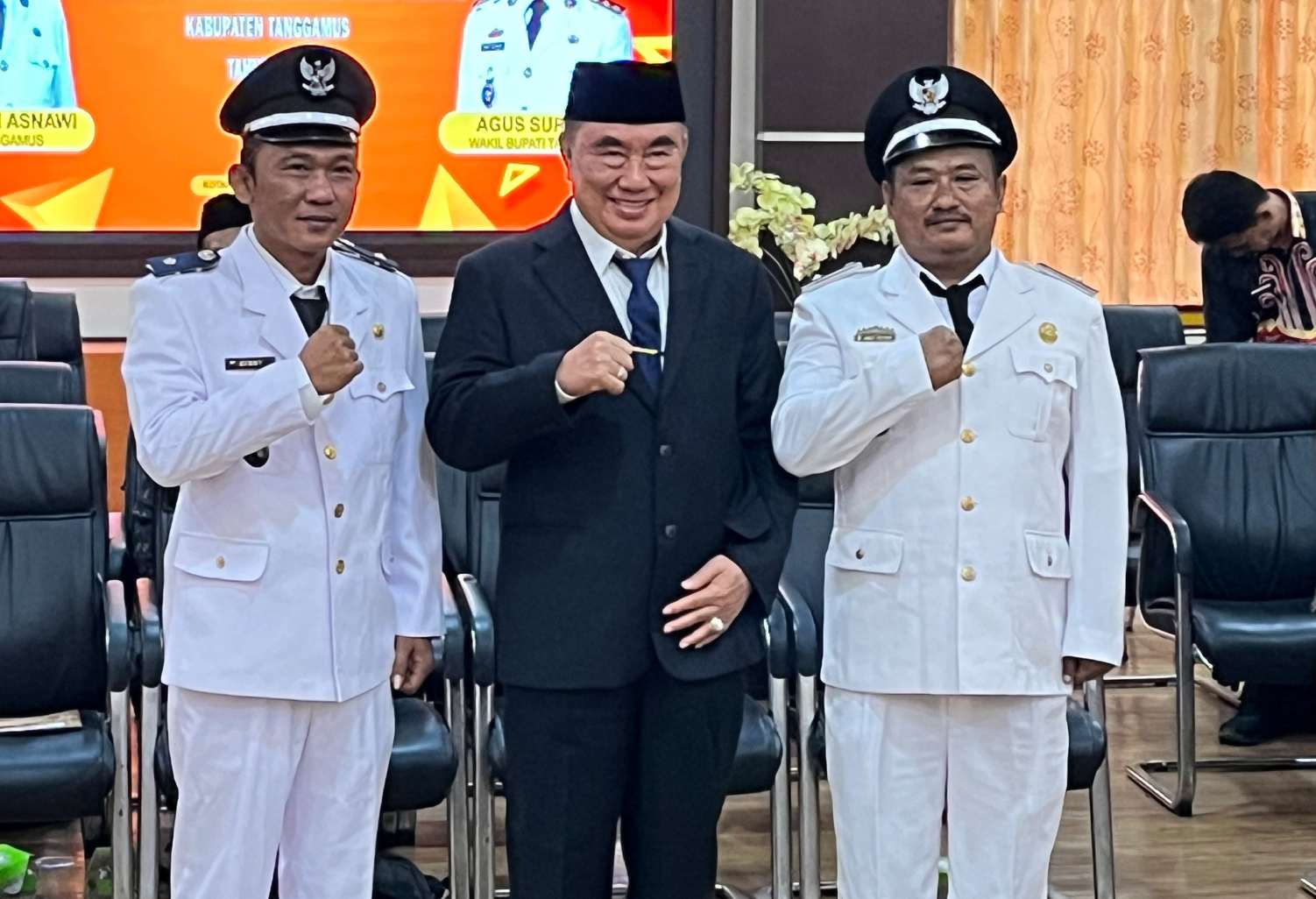 Lantik Dua Pj Kepala Pekon, Bupati Tanggamus Tegaskan Pelayanan Harus Adil Tanpa Pandang Bulu