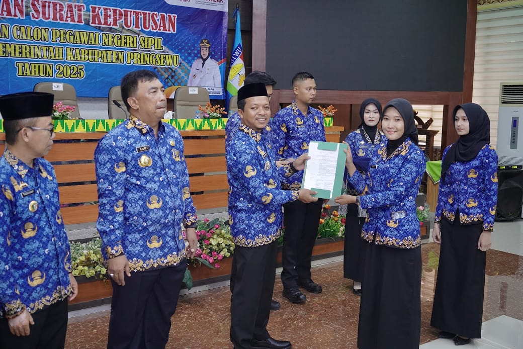 Bupati Pringsewu Serahkan 97 SK CPNS 