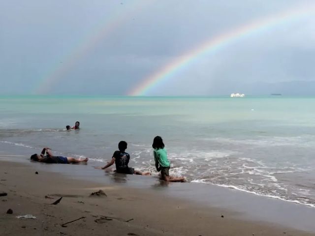 Pantai Pasesekh Khikit Tanggamus, Lampung, Pantai Dengan Keindahan Yang Memesona