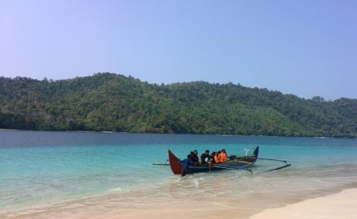 Pulau Kelapa Kelumbayan, Wisata Eksotis Bagi Pecinta Lumba Lumba