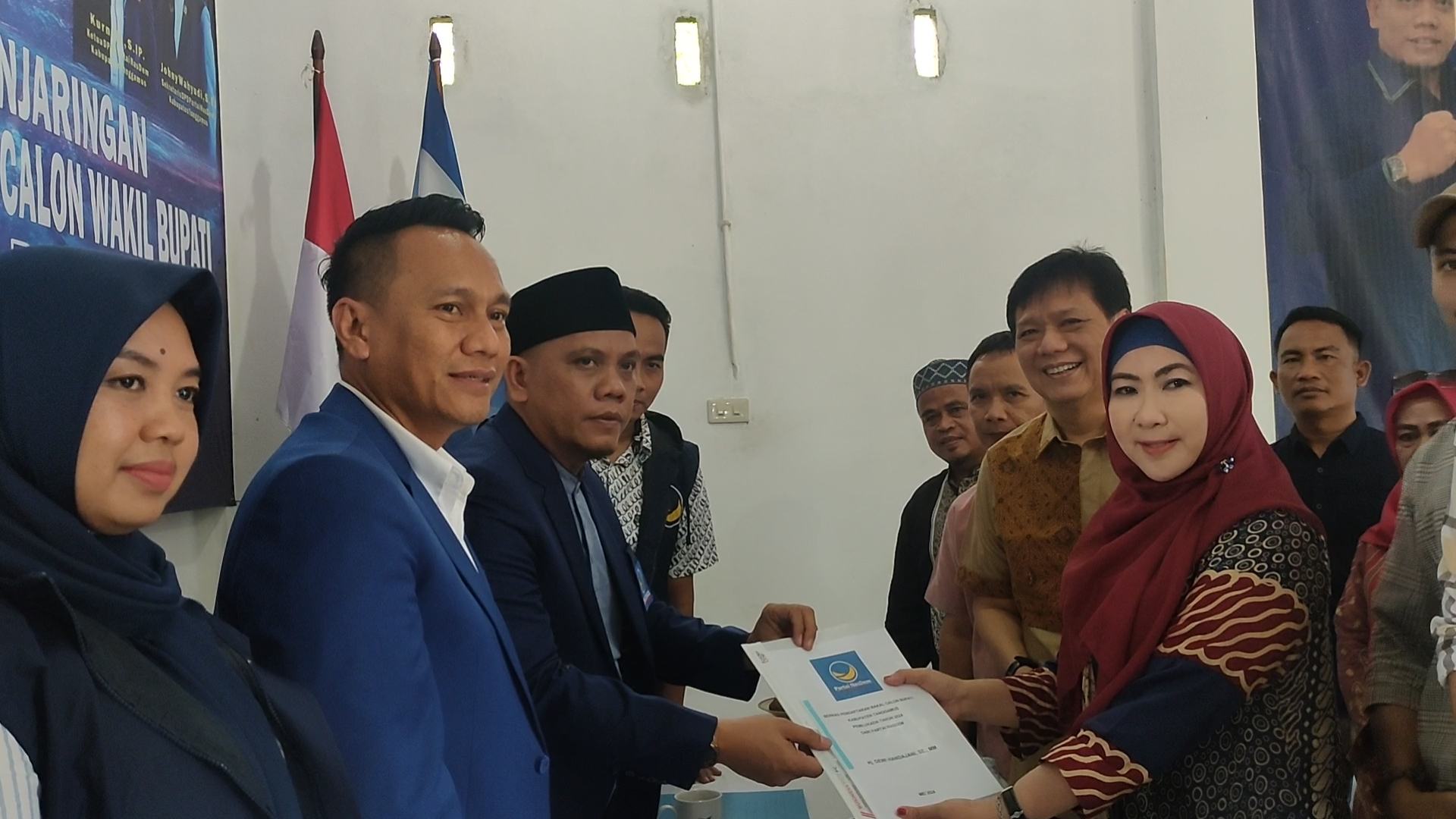 Didampingi Bambang Kurniawan, Dewi Handajani Kembalikan Berkas di NasDem