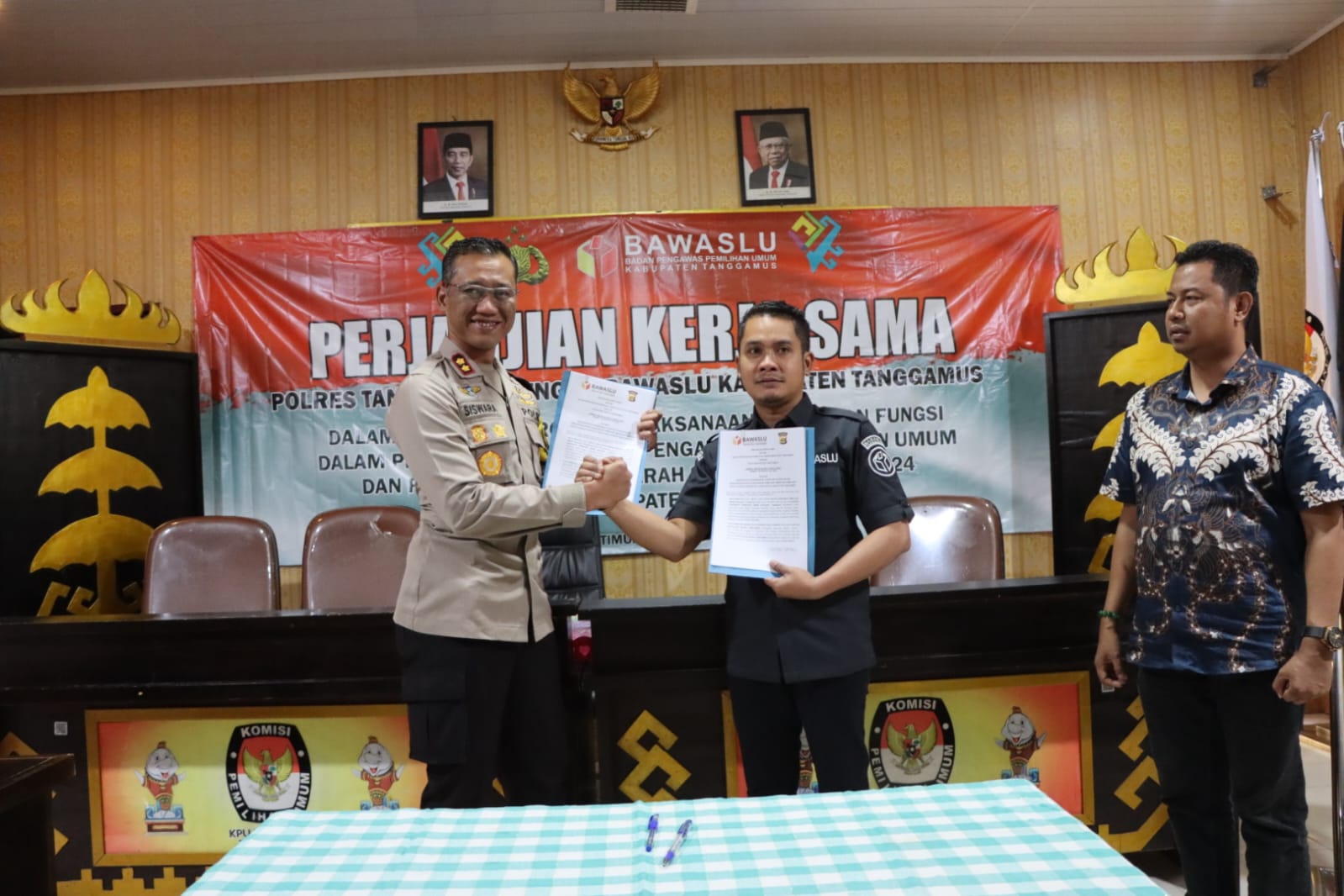 Polres Tanggamus,KPU dan Bawaslu Tandatangani MoU Penguatan Sinergitas