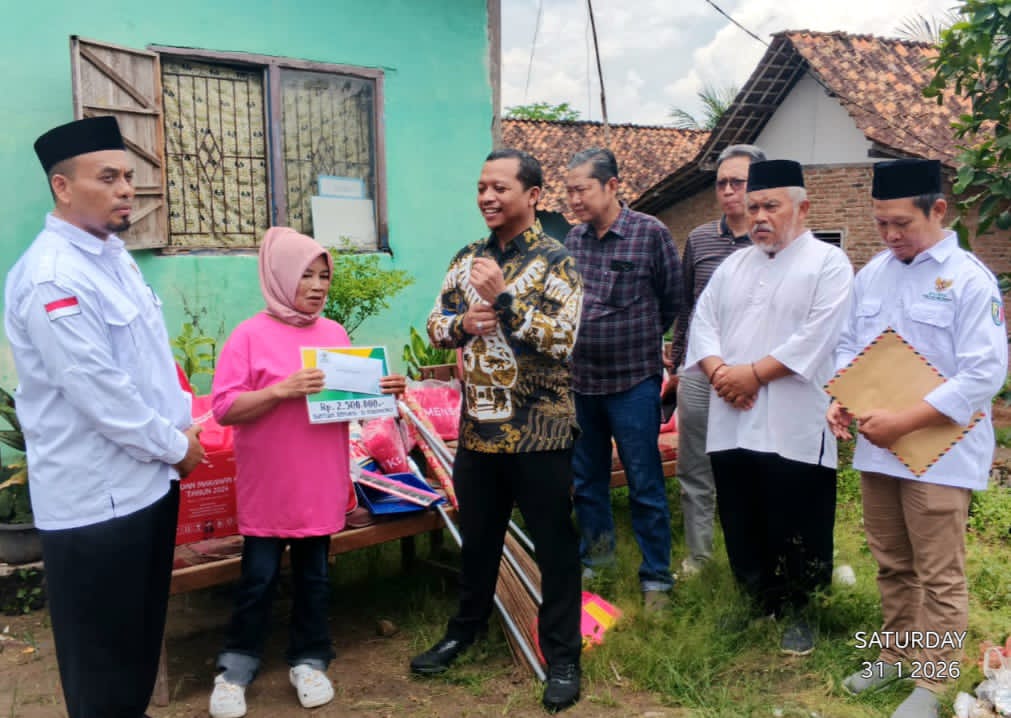 Korban Rumah Roboh di Pekon Podomoro Terima Bantuan Bupati Pringsewu 