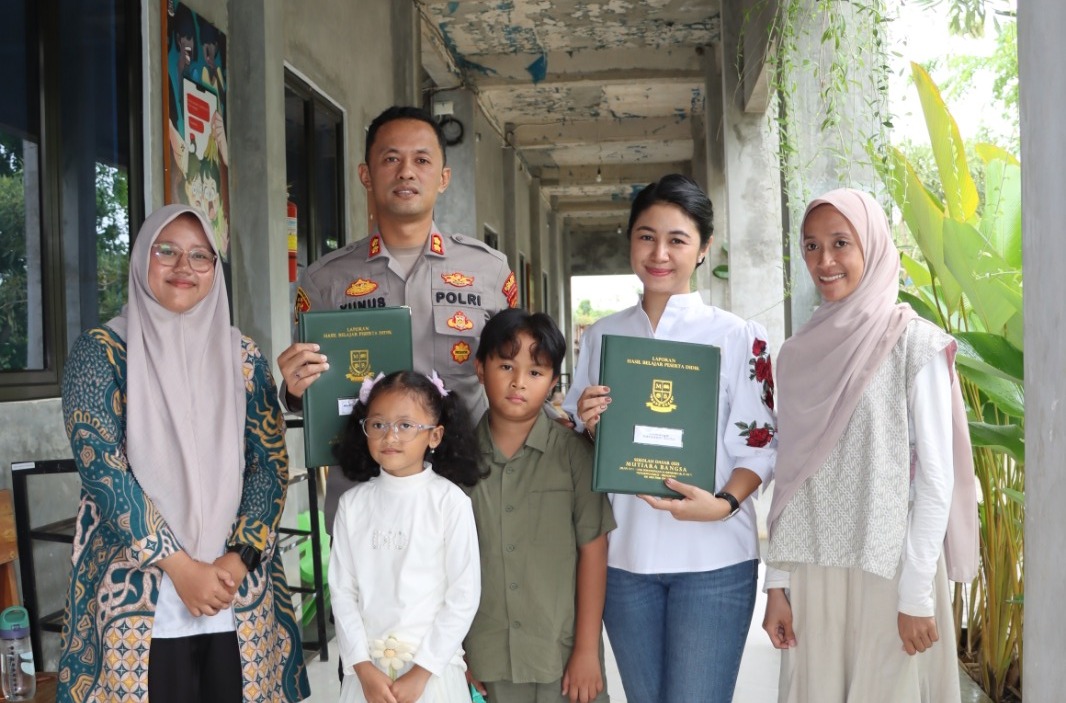 Dukung GEMAR, Kapolres Pringsewu Ambil Rapor Anak ke Sekolah