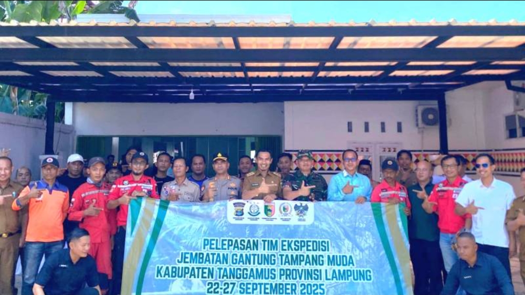 Tim VRI dan Pemkab Tanggamus Kolaborasi Perbaiki Jembatan Gantung Viral di Pematangsawa