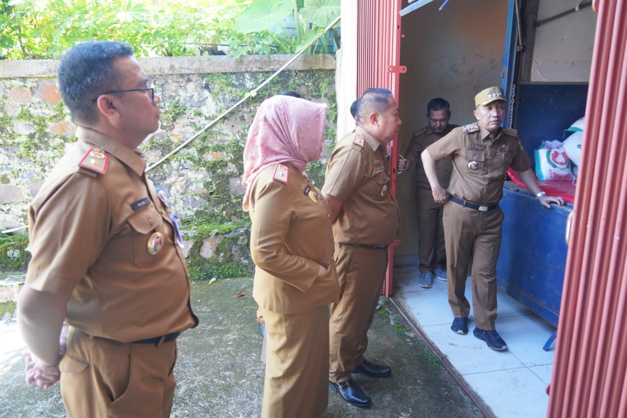 Hari Pertama Masuk Kerja Pasca Idul Fitri, Pj Bupati Tanggamus Sidak Ke Kantor OPD