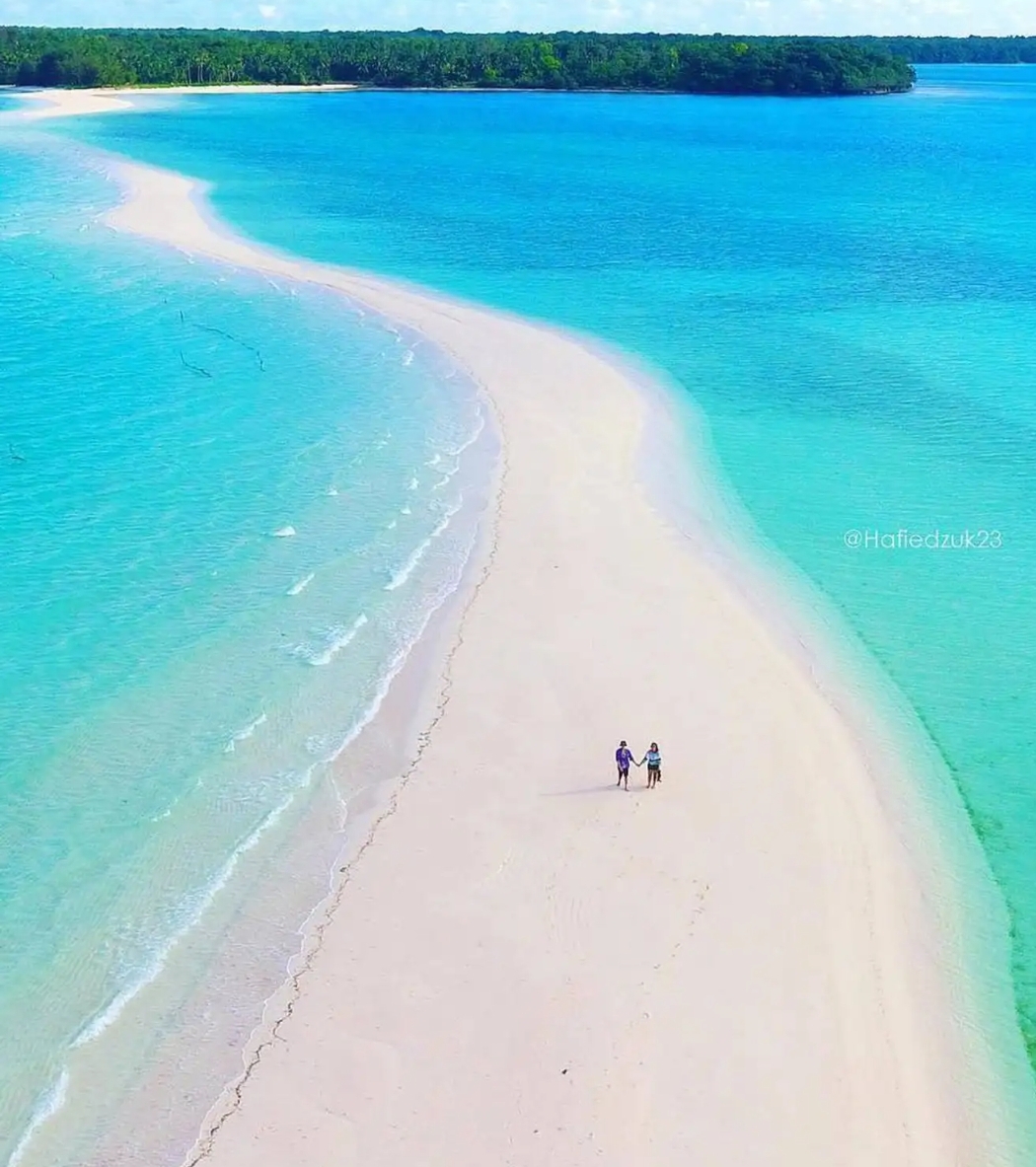 Intip Keindahan Pantai Ngurtafur di Maluku, Hamparan Pasir Putih di Tengah Laut yang Menakjubkan