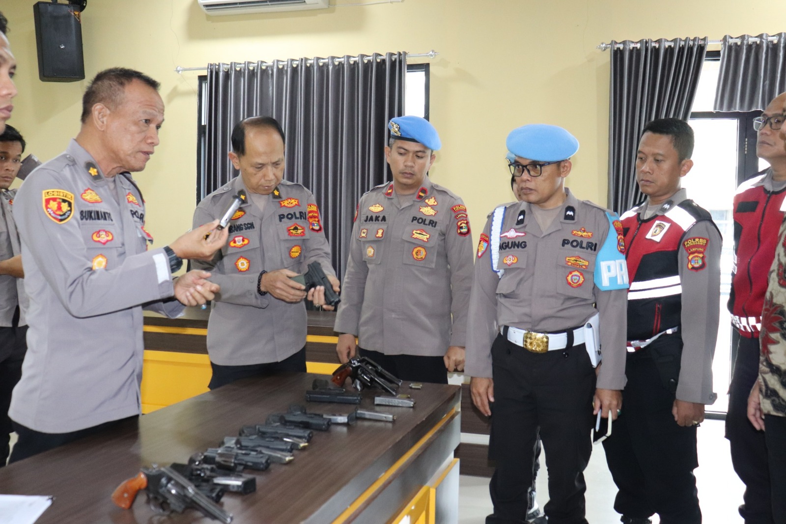 Cegah Penyalahgunaan, Polres Pringsewu Periksa Senjata Api Personel