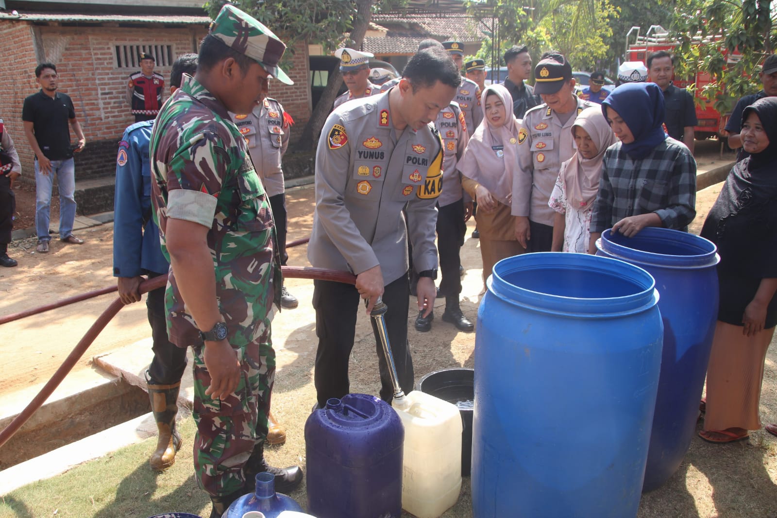 Atasi Kekeringan di Musim Kemarau, Polres Pringsewu Salurkan Bantuan Air Bersih di Sukoharjo