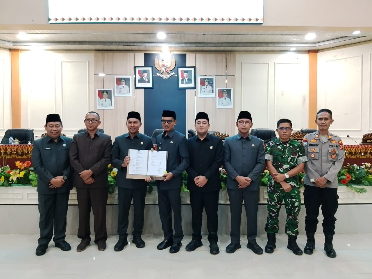 Pimpinan DPRD dan Bupati Tanggamus Tandatangani MoU KUA PPAS APBD 2026