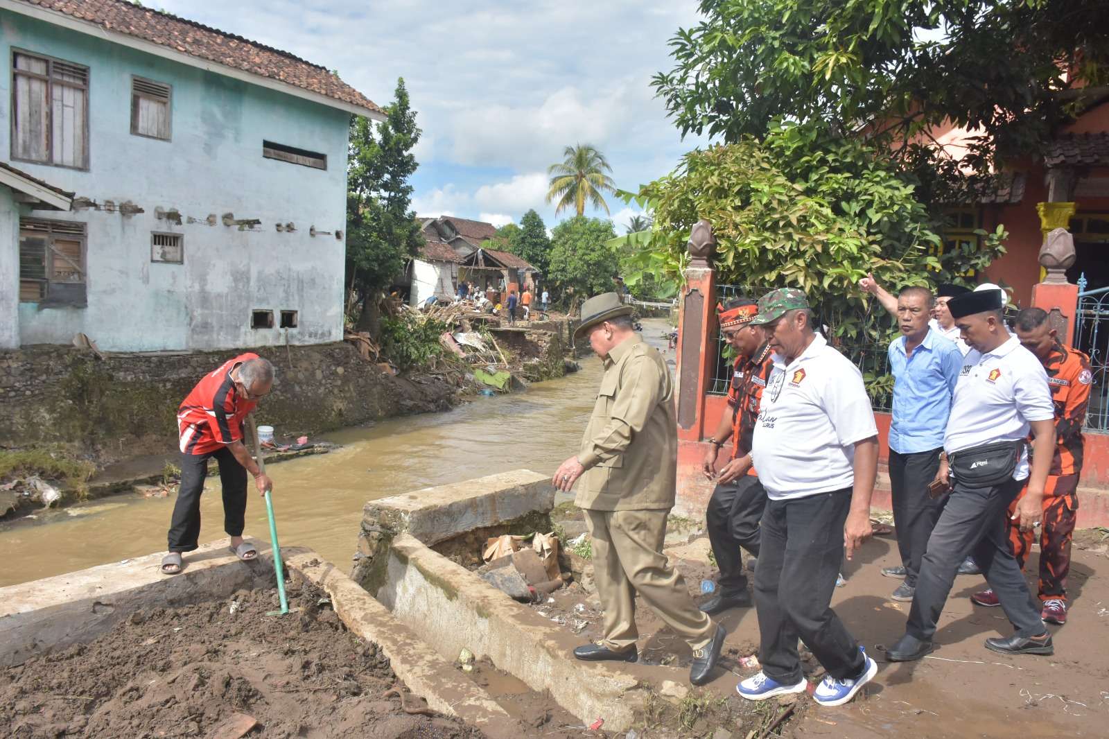 Moh Saleh Asnawi Kunjungi Warga Terdampak Banjir di Talang Padang