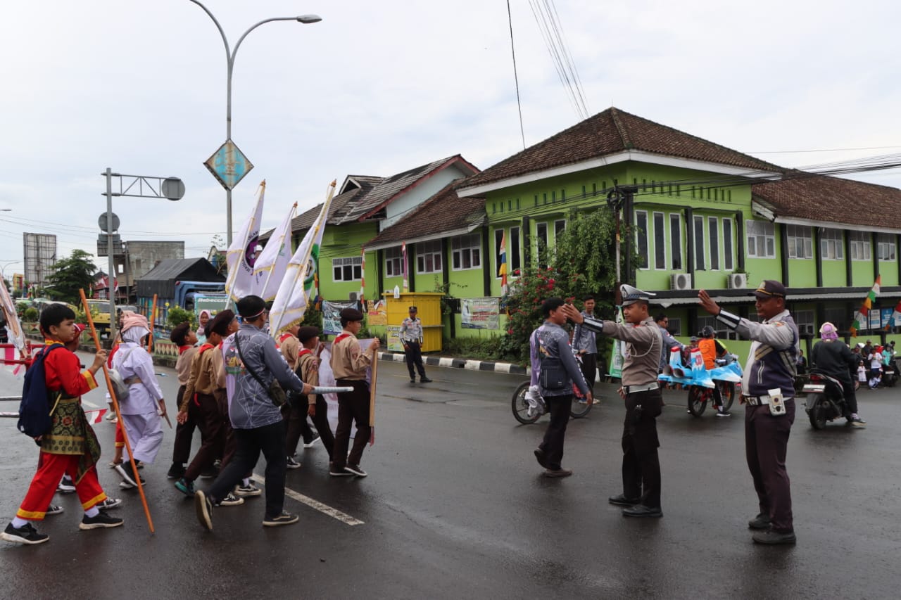 Karnaval Pelajar TK-SD di Kota Agung Berlangsung Meriah 