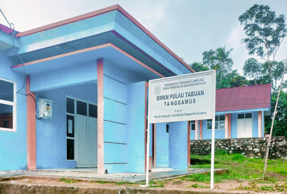 SMKN 1 Pulau Tabuan Kekurangan Guru PNS dan Kesulitan Air Bersih