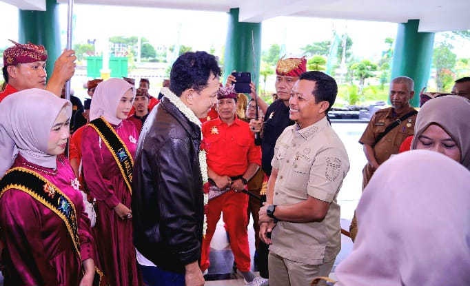 Bupati Pringsewu Sambut Kedatangan Sultan Sekala Brak Yang Dipertuan Ke - XXIII 