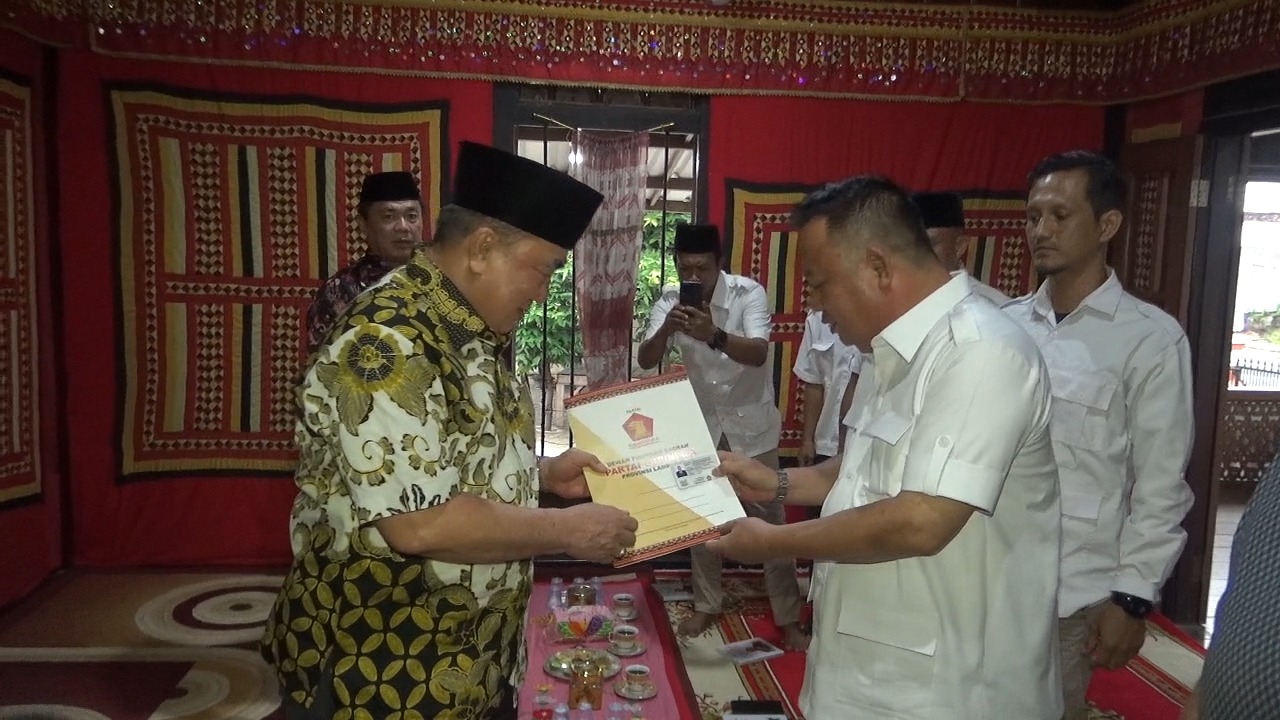 Balonbup Tanggamus Moh.Saleh Asnawi Terima KTA Partai Gerindra