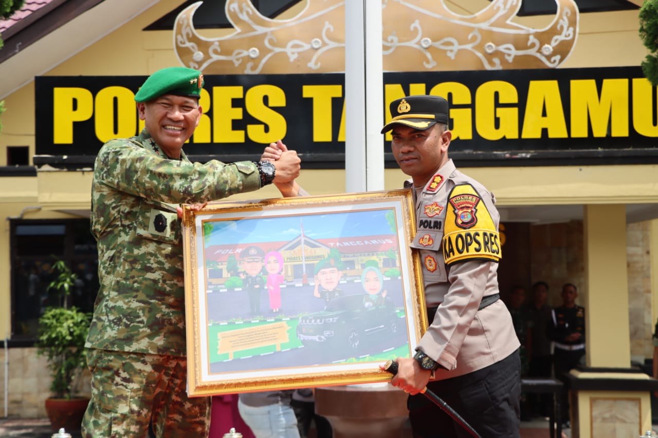 Kunjungi Mapolres Tanggamus, Mayjen TNI Kristomei Sianturi : TNI dan Polri Tidak Boleh Pecah