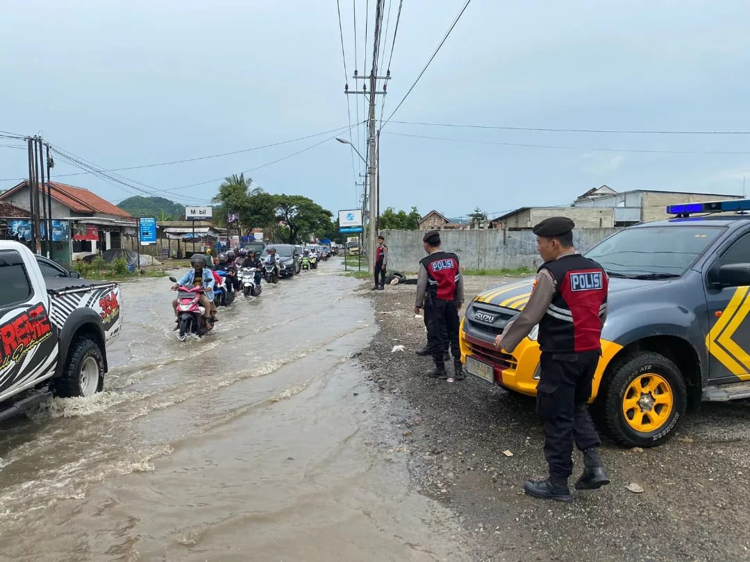 H+3 Lebar Banjir Genangi Jalinbar Ahmad Yani Pringsewu 