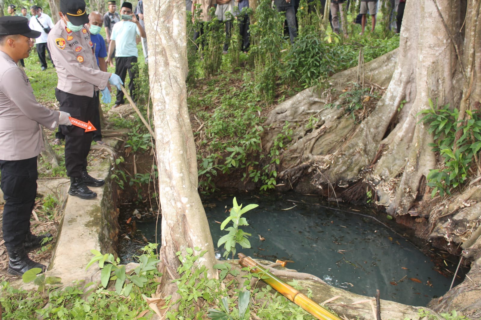 Terpeleset, Seorang Kakek di Temukan Meninggal Mengapung di Embung Mata Air Pringsewu