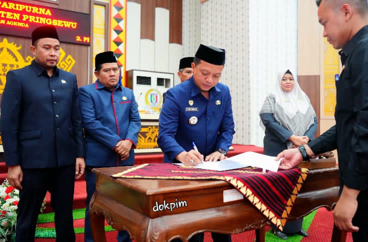 Pemkab dan DPRD Pringsewu Sahkan Empat Perda, Atur Aset hingga Fasilitasi Pesantren