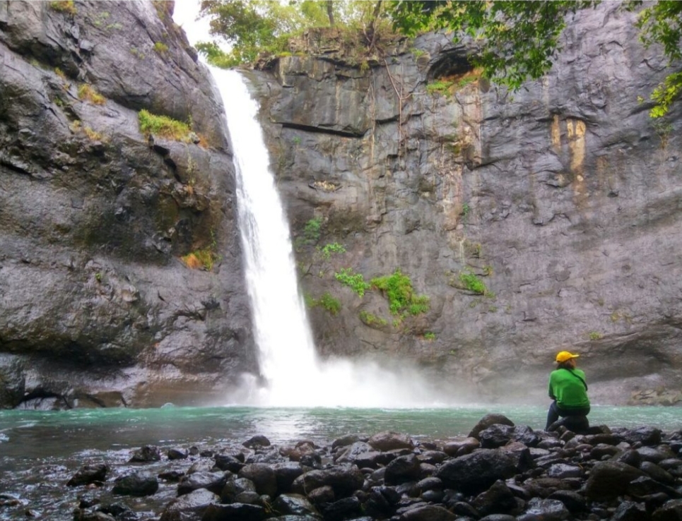 Wisata Curug Larangan, destinasi Wisata yang Wajib Anda Kunjungi Saat Berada di Kawasan Geopark Cileteuh