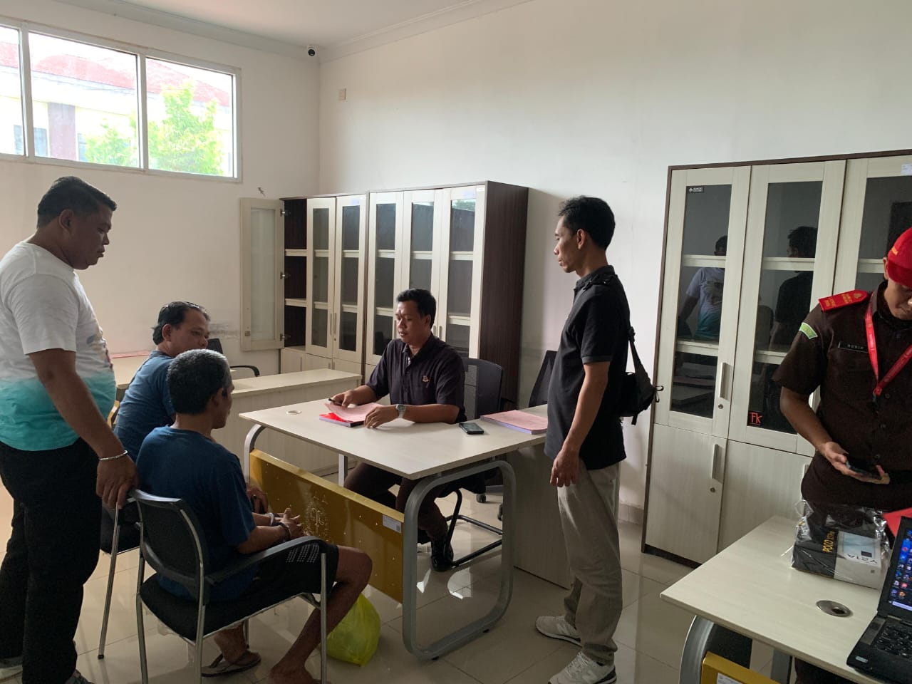 Kasus Pencurian Dua HP Rampung Disidik, Polisi Serahkan Tersangka ke Kejari Pringsewu