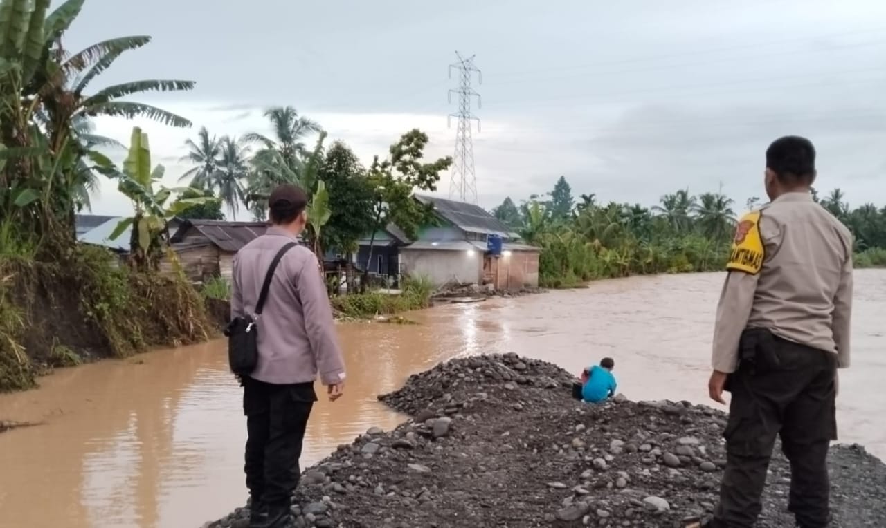  Way Semuong Meluap Sebabkan Tanggul Abrasi 