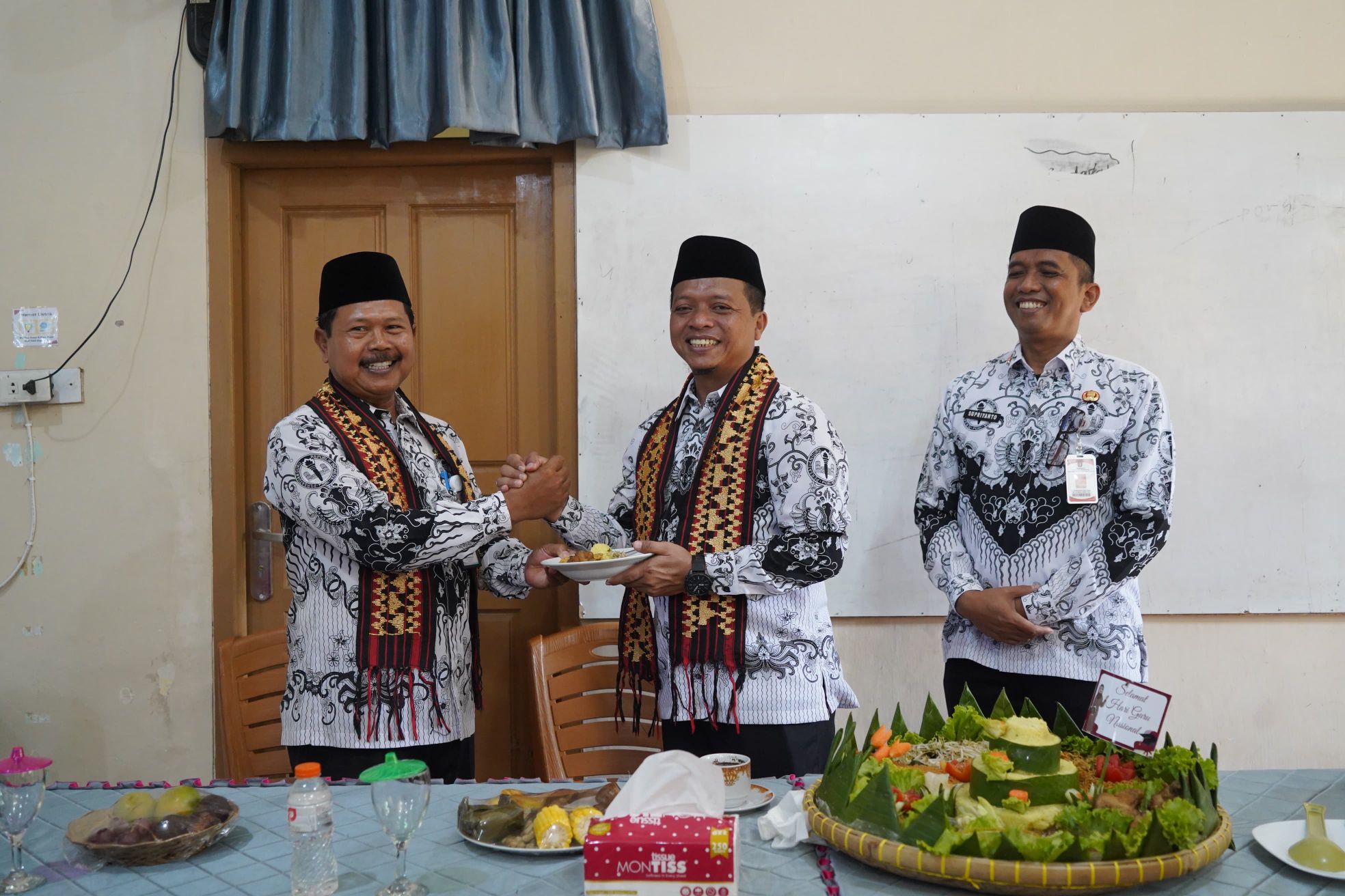 Bupati Pringsewu Pimpin Upacara Hari Guru Nasional 2025