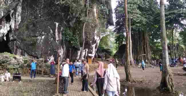 Goa Batu Kapal Di Sumatera Barat Ini Menjadi Incaran Para Wisatawan. Ada Apa?