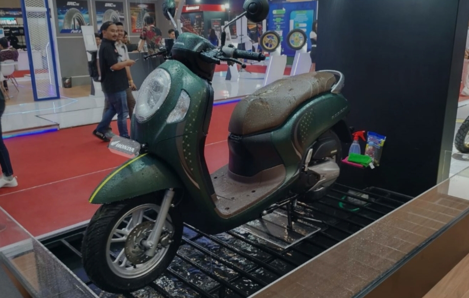 Hadir dengan Warna dan Striping Baru, Honda Scoopy Makin Nyentrik