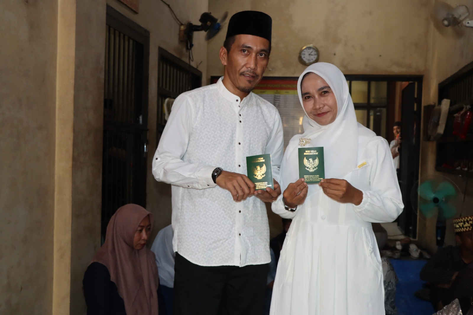 Ketika Janji Suci Diuji Jeruji: Kisah Aris dan Siti Menikah di Rutan Polres Pringsewu