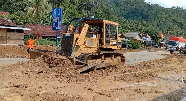 Pasca Banjir Bandang, Jalinbar Sedayu Tanggamus Sudah Mulai Bisa Dilalui