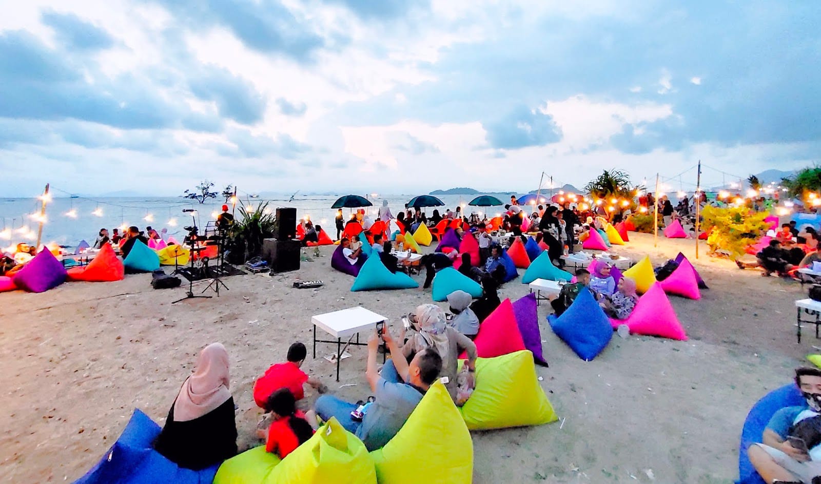 Berkunjung Ke Pantai Sebalang, Lampung Selatan. Bisa Menikmati Matahari Terbenam